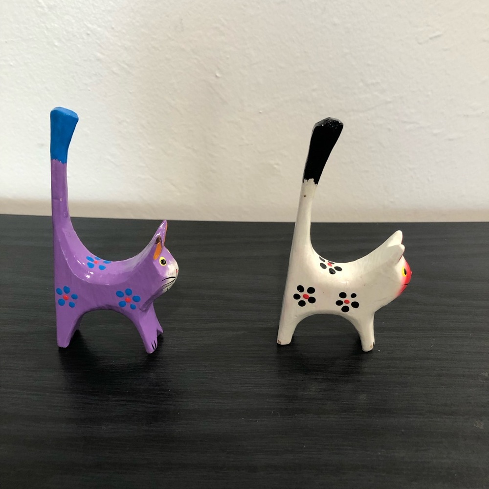 Two ring holders, wood, white and purple cat. - Picture 3 of 3